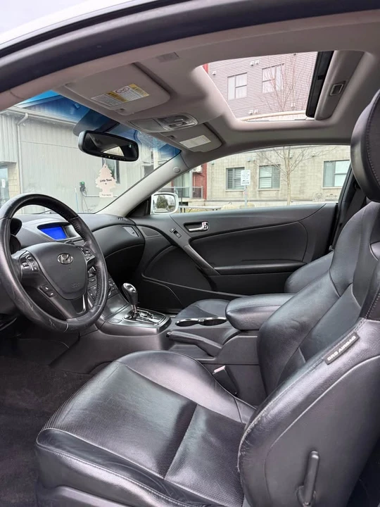2011 Hyundai Genesis Coupe - Image 10 of 18