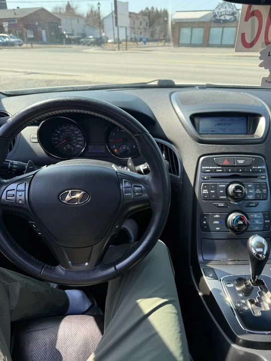 2011 Hyundai Genesis Coupe - Image 12 of 19