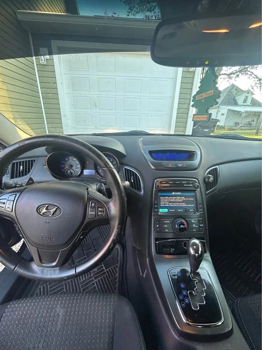 2011 Hyundai Genesis Coupe - Image 13 of 19