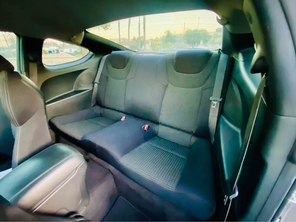 2011 Hyundai Genesis Coupe - Image 10 of 18