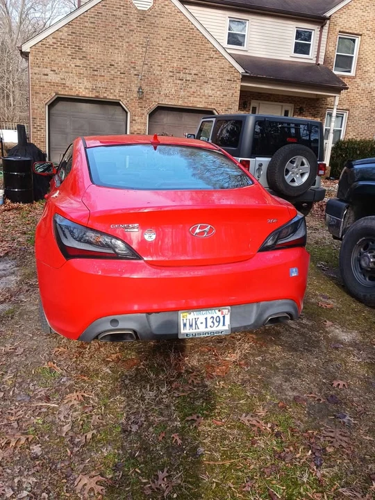 2011 Hyundai Genesis Coupe - Image 8 of 9