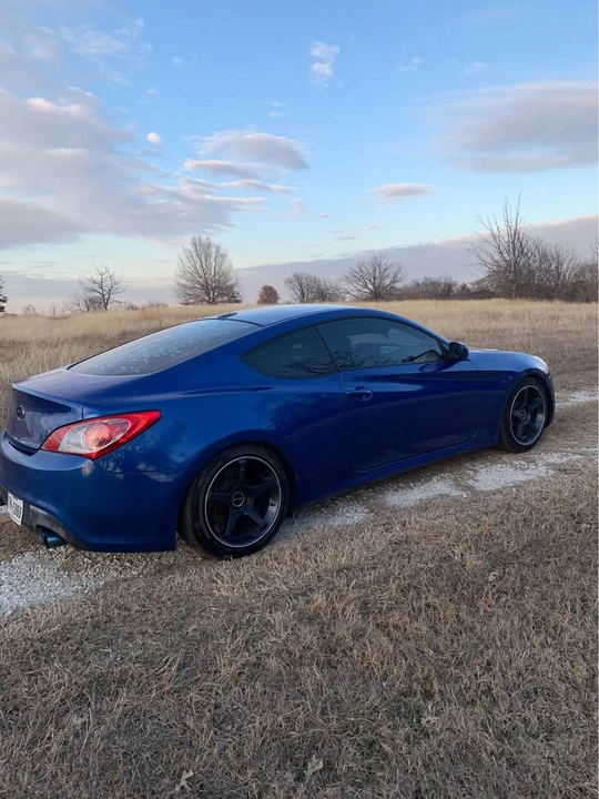 2011 Hyundai Genesis Coupe - Image 2 of 11