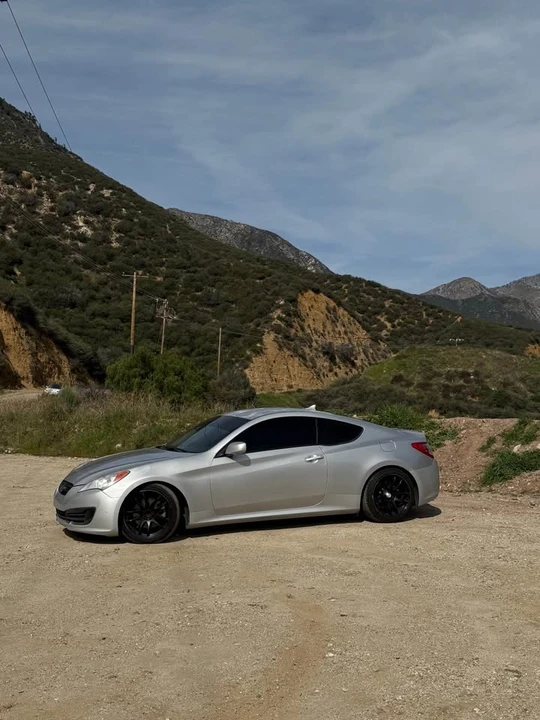 2011 Hyundai Genesis Coupe - Image 7 of 8