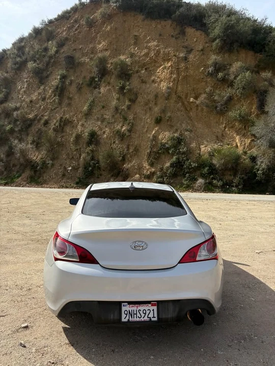2011 Hyundai Genesis Coupe - Image 6 of 8