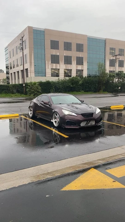 2011 Hyundai Genesis Coupe - Image 2 of 10