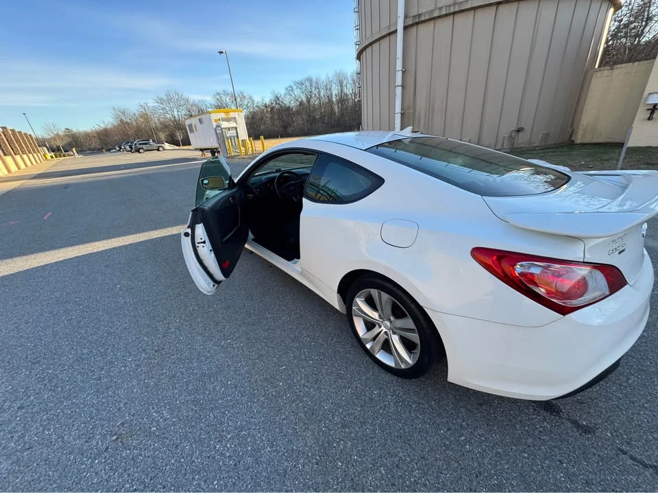 2011 Hyundai Genesis Coupe - Image 12 of 14
