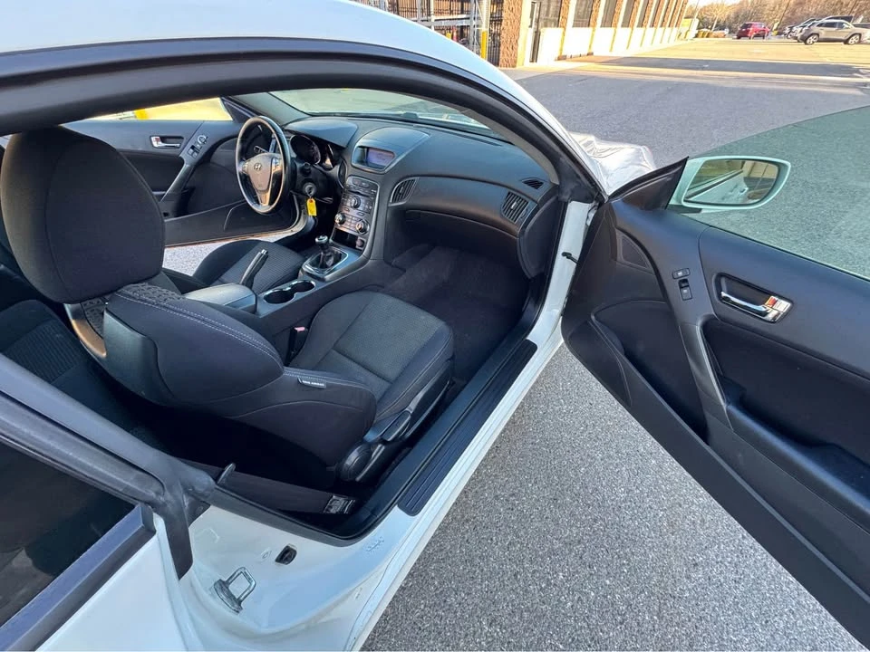 2011 Hyundai Genesis Coupe - Image 13 of 16