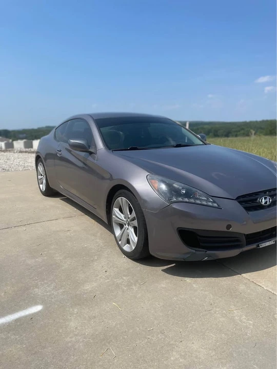 2011 Hyundai Genesis Coupe - Image 2 of 4