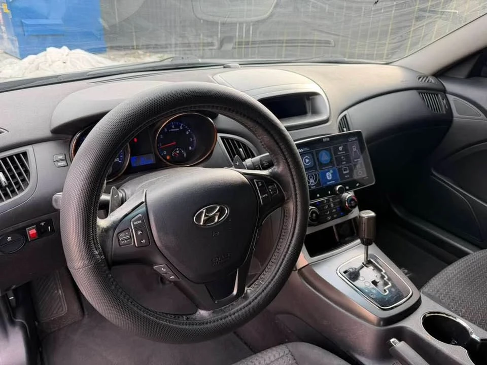 2011 Hyundai Genesis Coupe - Image 12 of 13
