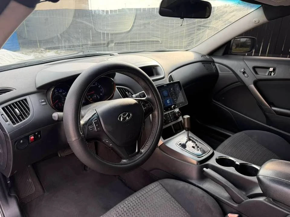 2011 Hyundai Genesis Coupe - Image 9 of 13