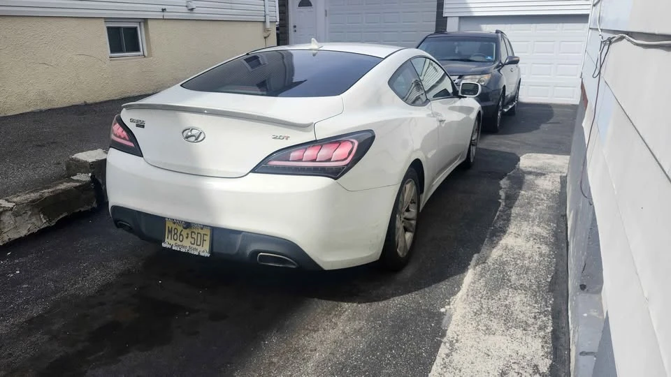 2011 Hyundai Genesis Coupe - Image 2 of 3