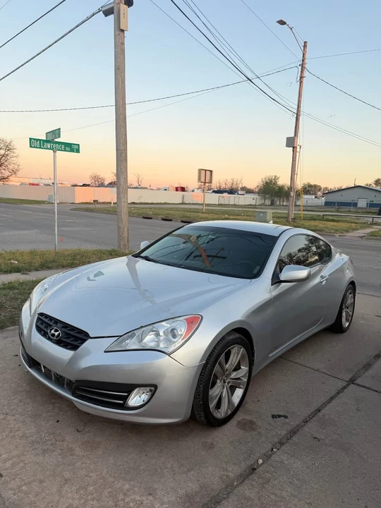2011 Hyundai Genesis Coupe - Image 2 of 9