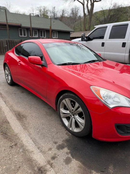 2011 Hyundai Genesis Coupe - Image 2 of 10