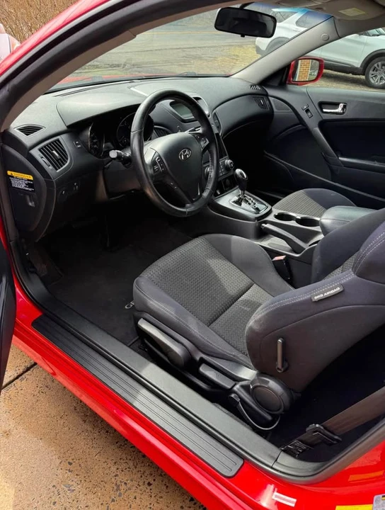 2011 Hyundai Genesis Coupe - Image 7 of 10