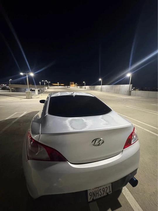 2011 Hyundai Genesis Coupe - Image 4 of 10