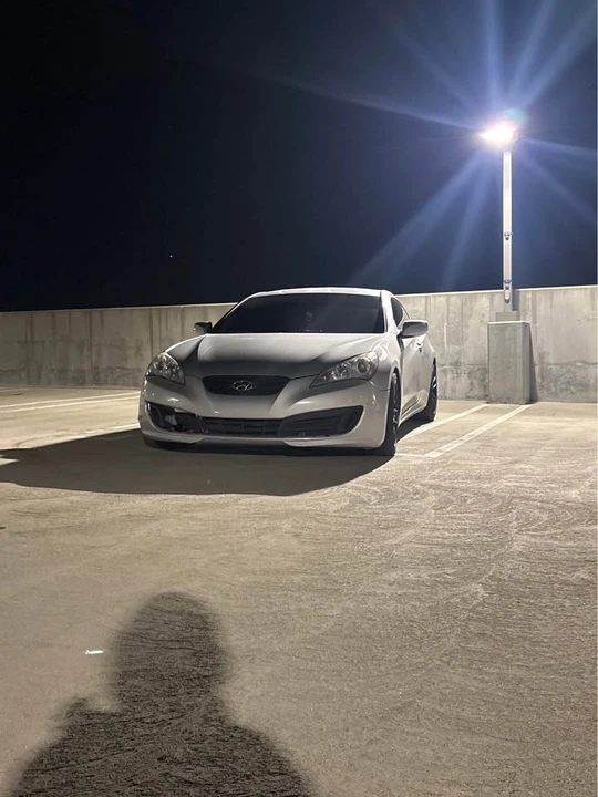 2011 Hyundai Genesis Coupe - Image 6 of 10