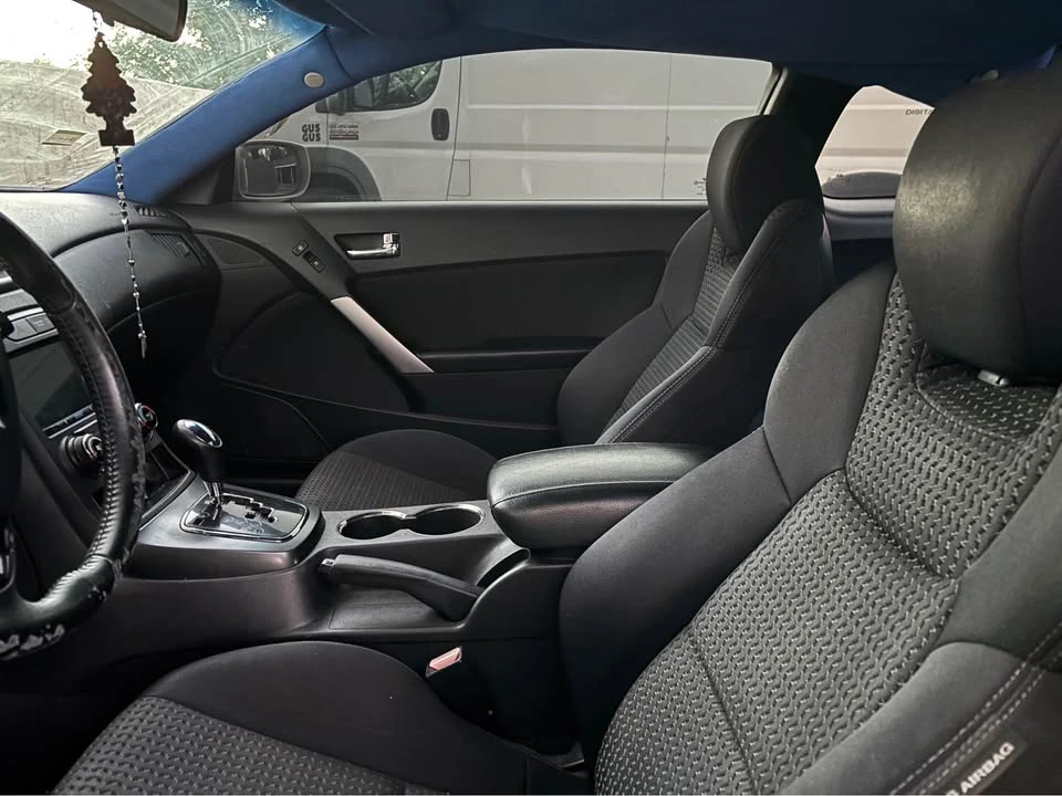 2011 Hyundai Genesis Coupe - Image 15 of 20