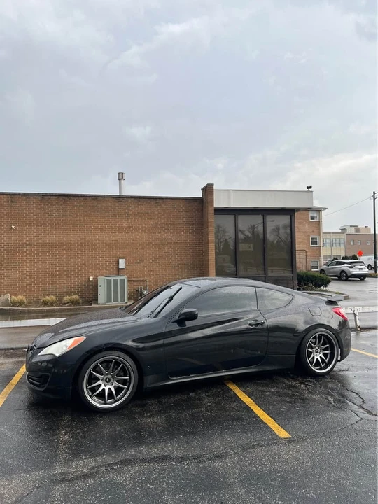 2011 Hyundai Genesis Coupe - Image 2 of 8
