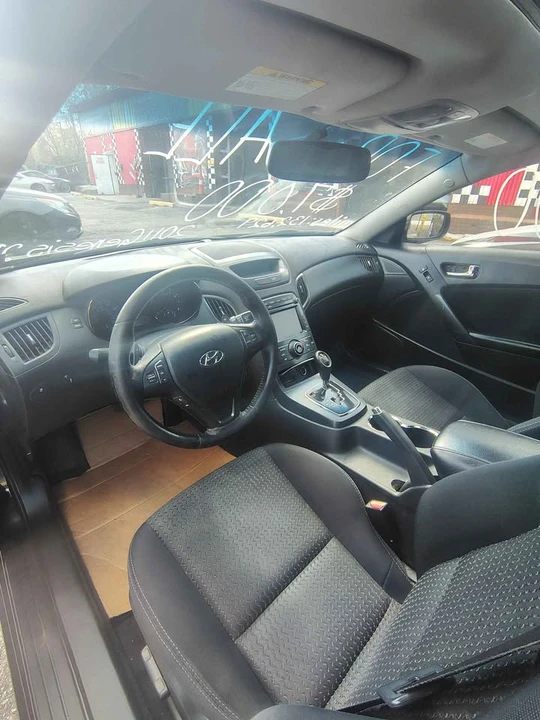 2011 Hyundai Genesis Coupe - Image 12 of 17