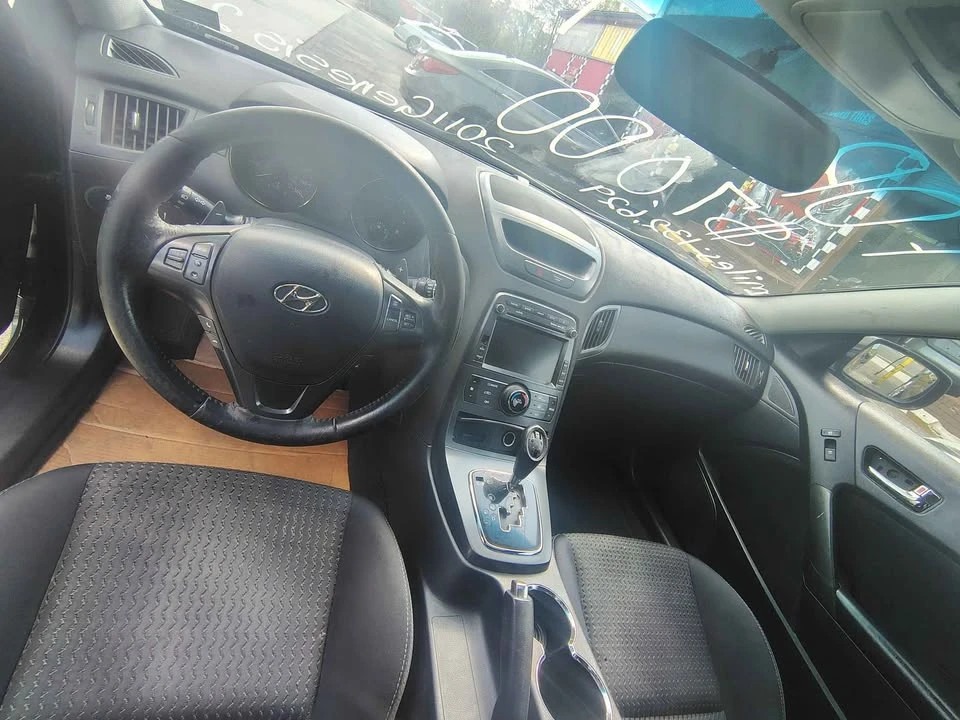 2011 Hyundai Genesis Coupe - Image 14 of 17