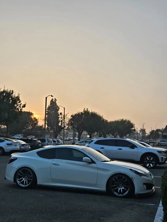 2011 Hyundai Genesis Coupe - Image 2 of 8