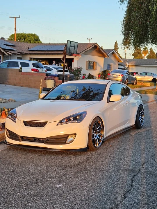 2011 Hyundai Genesis Coupe - Image 6 of 8