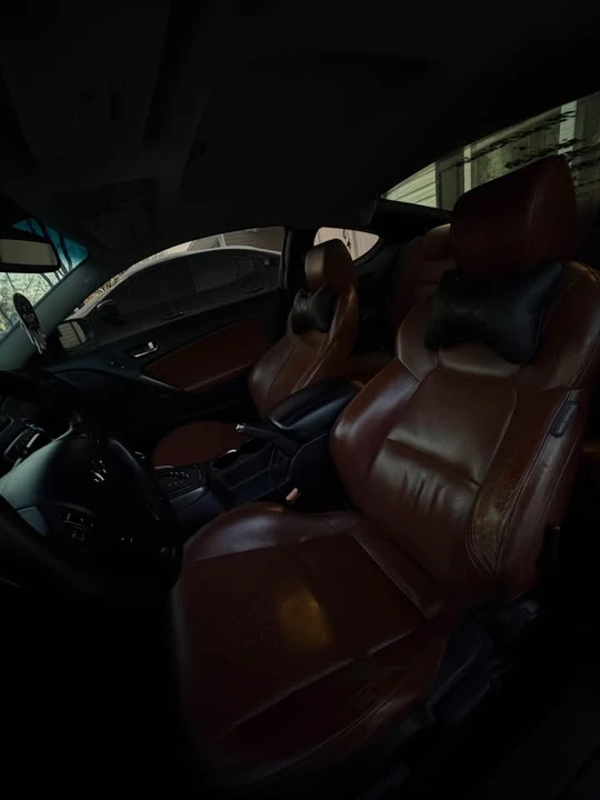 2011 Hyundai Genesis Coupe - Image 10 of 12