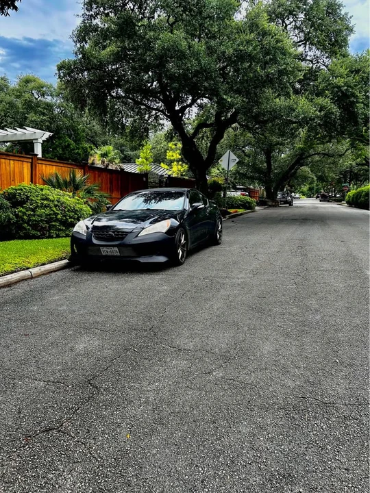 2011 Hyundai Genesis Coupe - Image 5 of 8