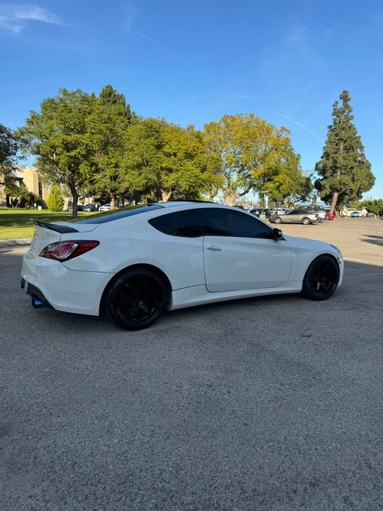 2011 Hyundai Genesis Coupe - Image 6 of 9