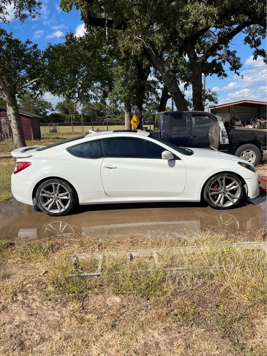 2011 Hyundai Genesis Coupe - Image 8 of 15