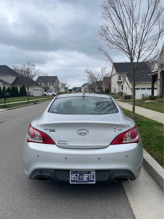 2011 Hyundai Genesis Coupe - Image 2 of 10