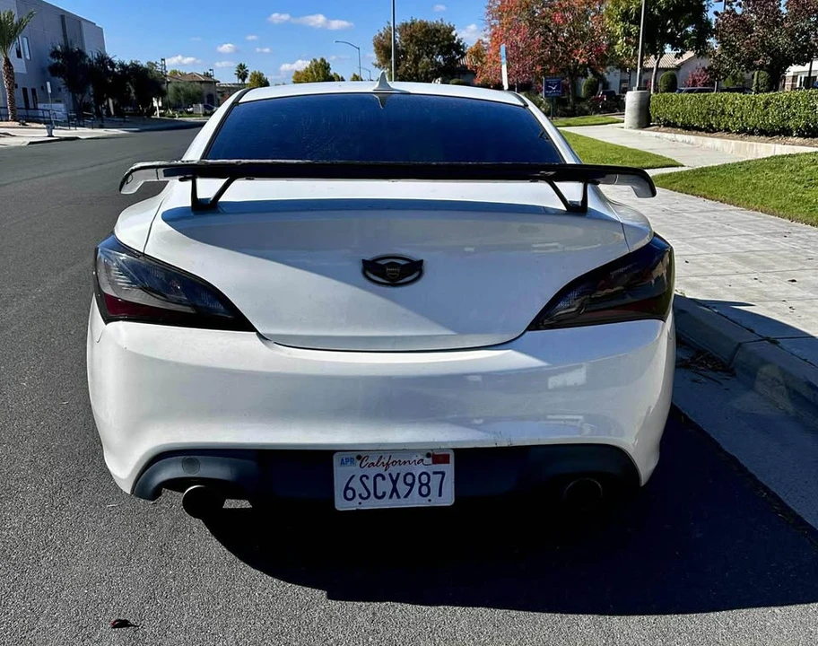 2011 Hyundai Genesis Coupe - Image 6 of 10