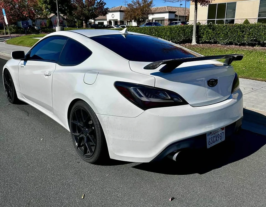 2011 Hyundai Genesis Coupe - Image 5 of 10