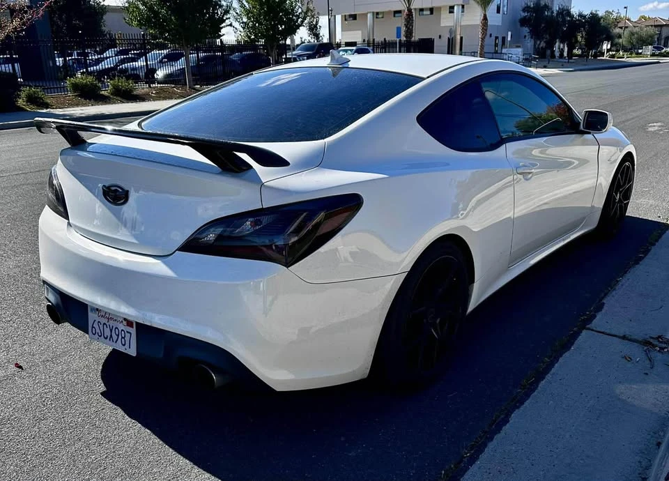2011 Hyundai Genesis Coupe - Image 8 of 10