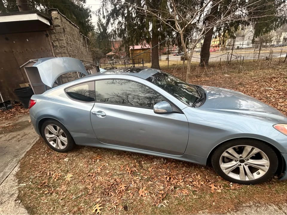2011 Hyundai Genesis Coupe - Image 2 of 11