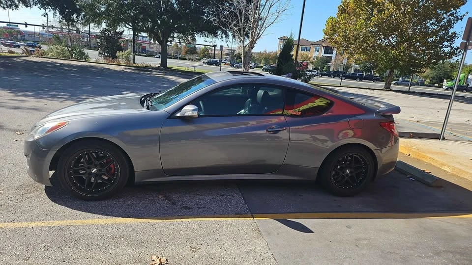 2011 Hyundai Genesis Coupe - Image 2 of 4