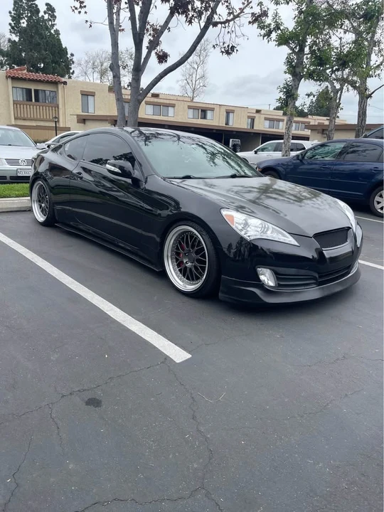 2011 Hyundai Genesis Coupe - Image 2 of 17