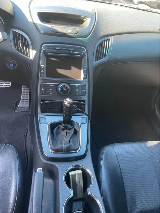 2011 Hyundai Genesis Coupe - Image 14 of 17