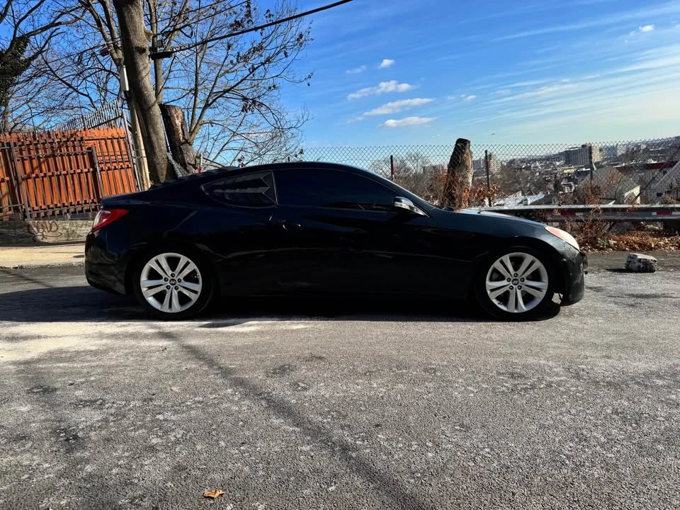 2011 Hyundai Genesis Coupe - Image 7 of 17
