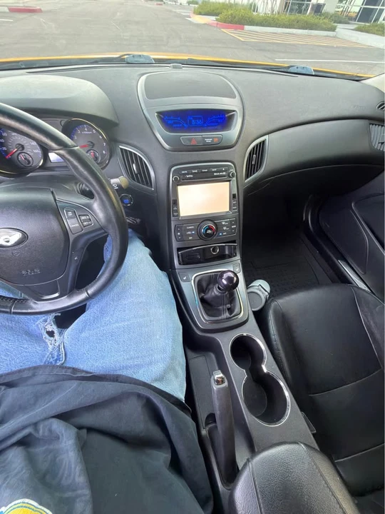 2011 Hyundai Genesis Coupe - Image 11 of 12