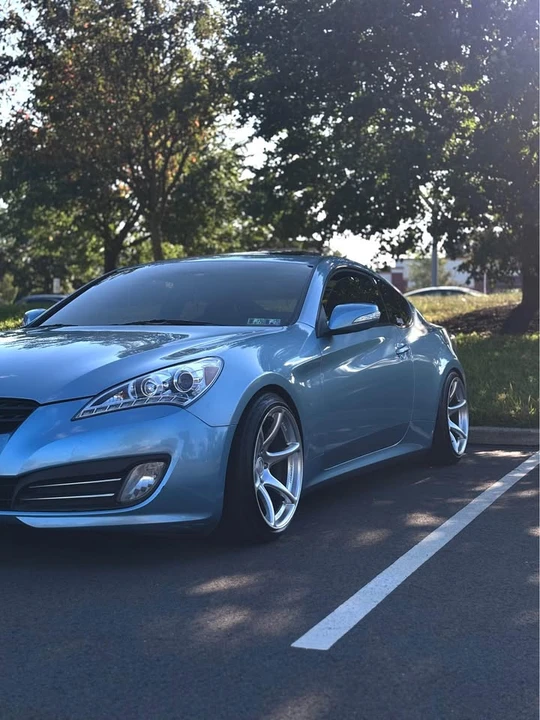 2011 Hyundai Genesis Coupe - Image 2 of 8
