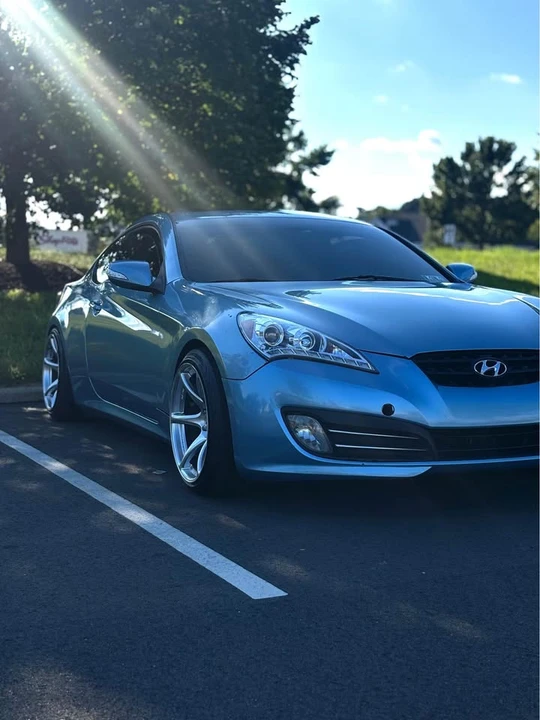 2011 Hyundai Genesis Coupe - Image 4 of 8
