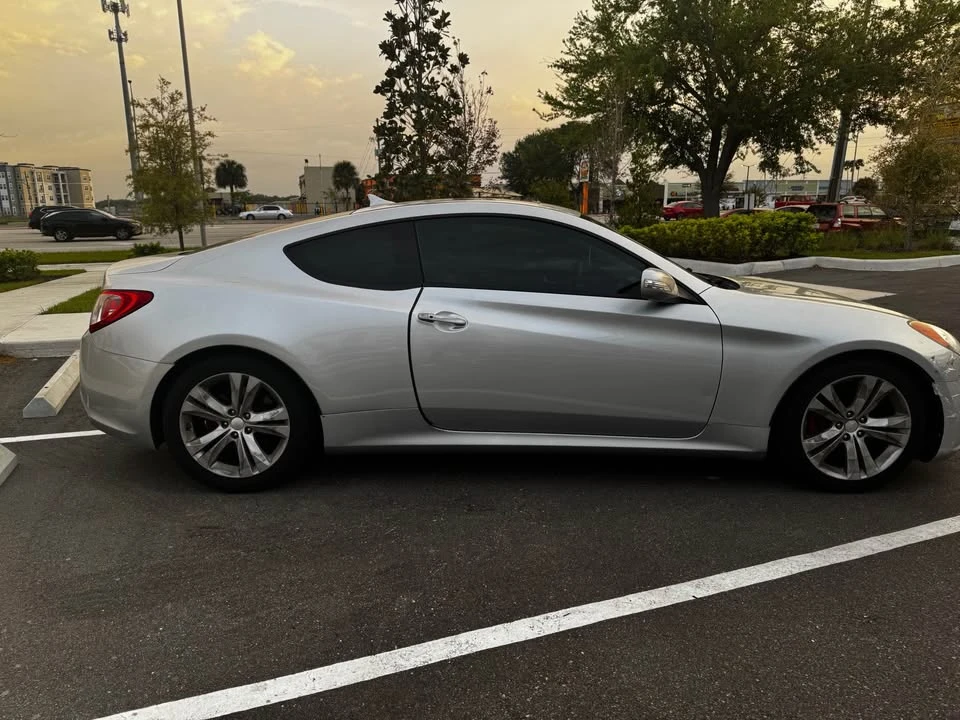 2011 Hyundai Genesis Coupe - Image 3 of 10