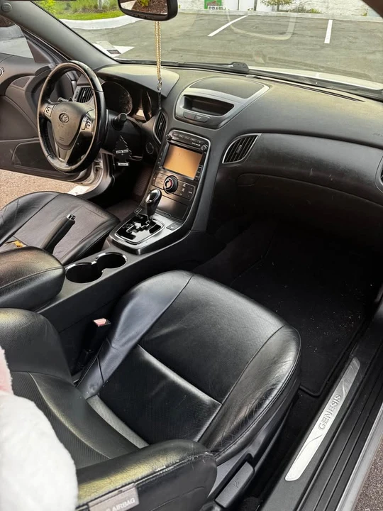2011 Hyundai Genesis Coupe - Image 8 of 10