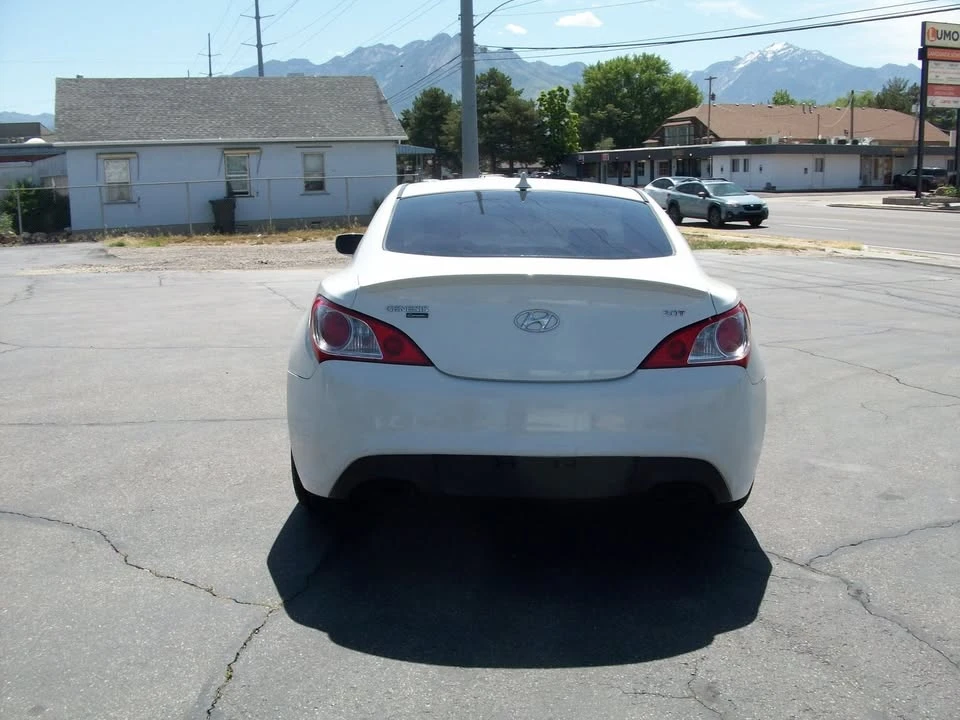 2011 Hyundai Genesis Coupe - Image 14 of 20