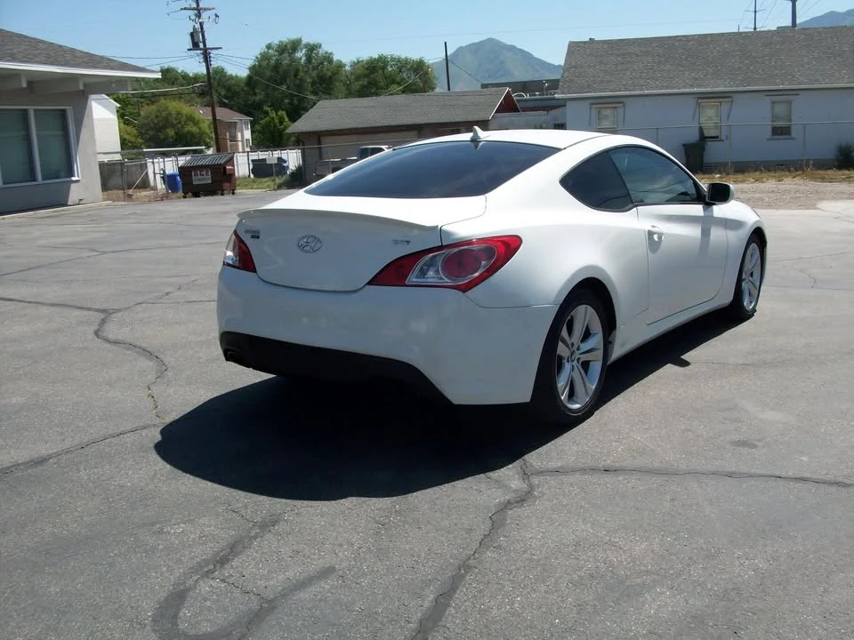 2011 Hyundai Genesis Coupe - Image 12 of 20