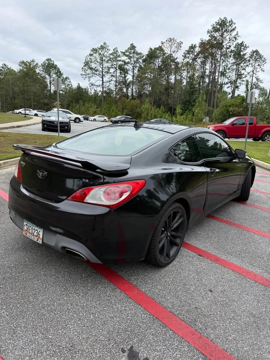 2011 Hyundai Genesis Coupe - Image 3 of 13