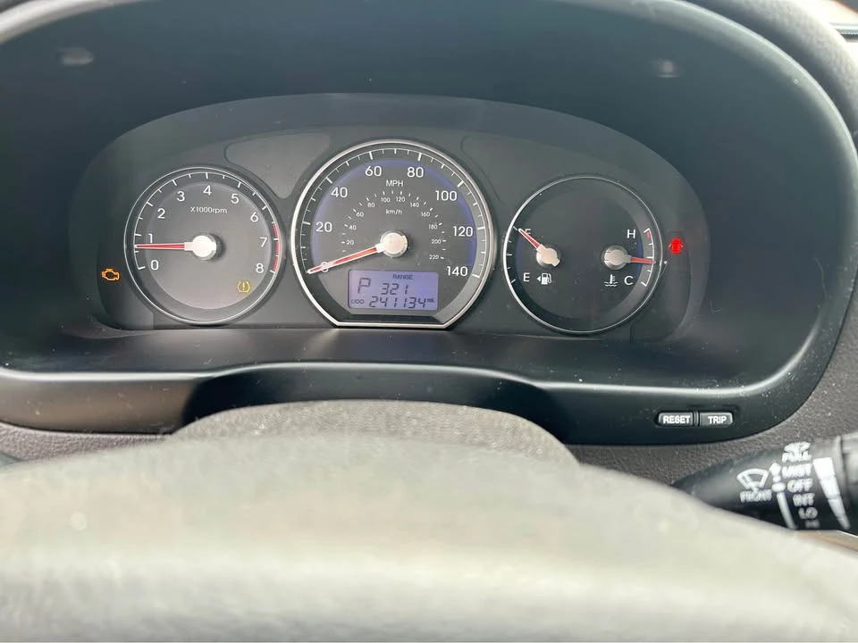 2011 Hyundai Santa Fe - Image 6 of 10