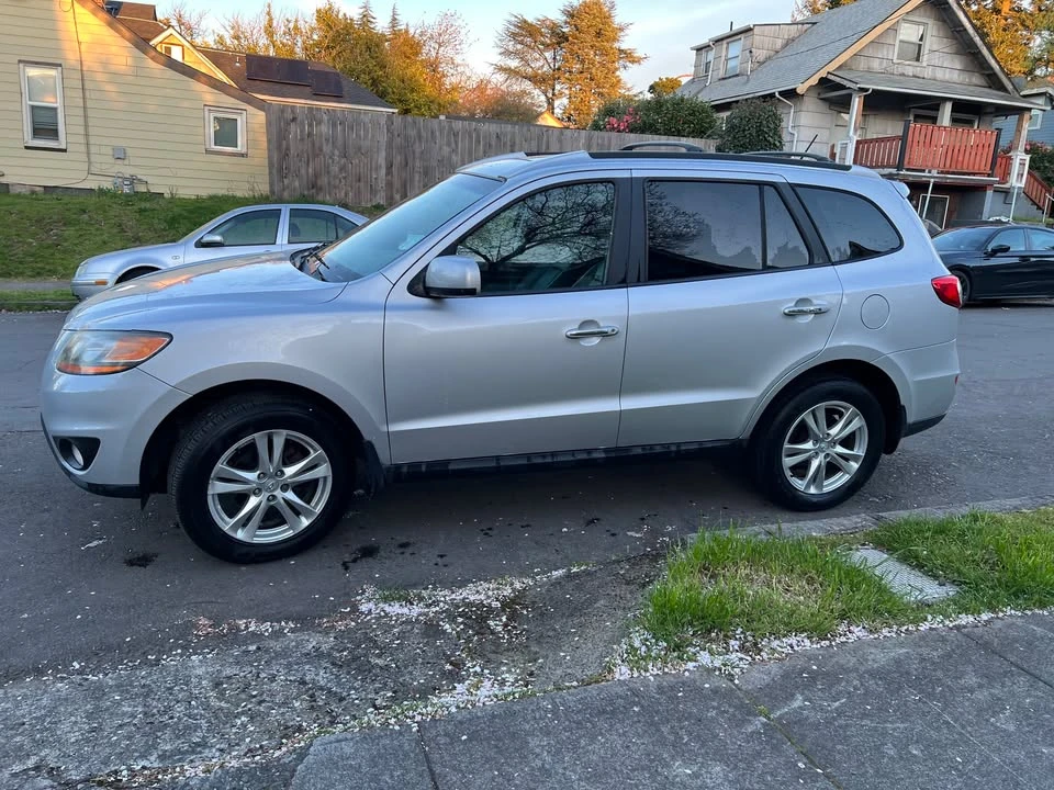 2011 Hyundai Santa Fe - Image 4 of 9