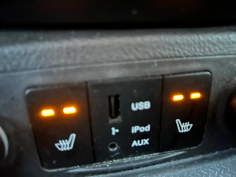 2011 Hyundai Santa Fe - Image 8 of 9